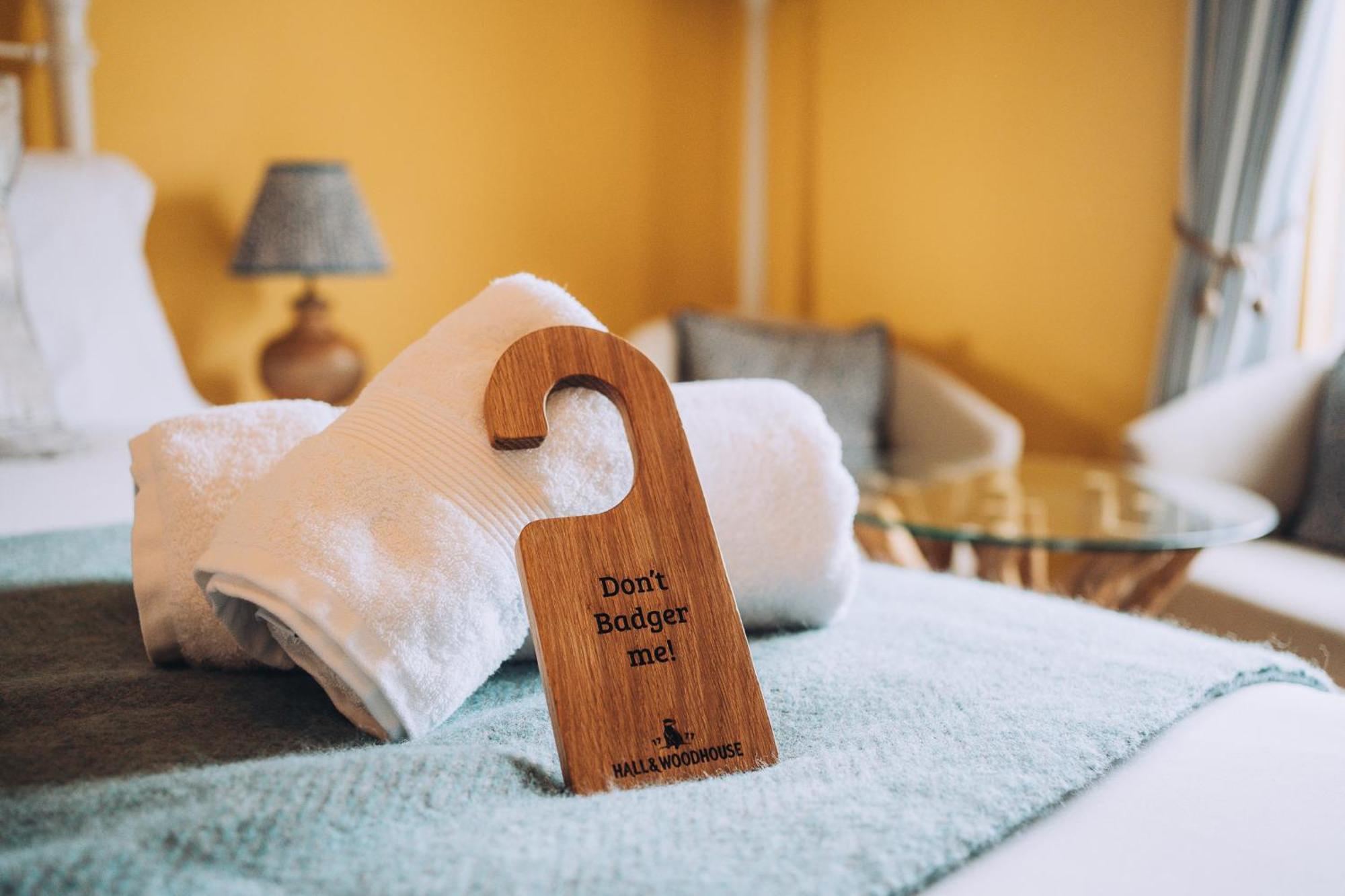 Dolphin Hotel Бир Экстерьер фото