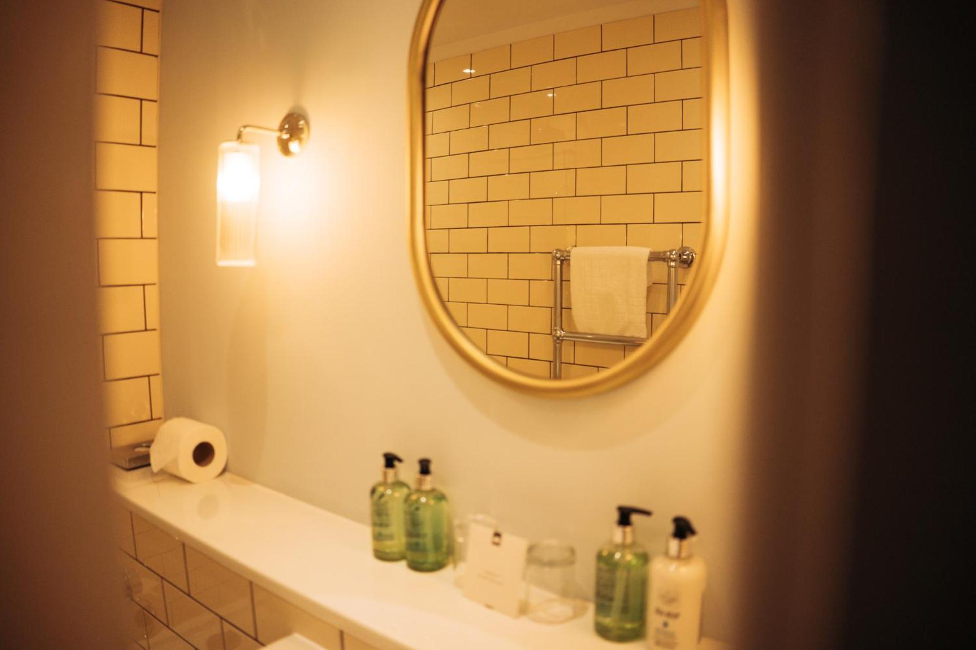 Dolphin Hotel Бир Экстерьер фото